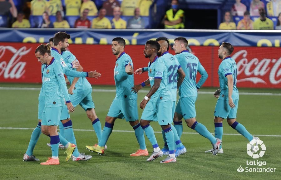El Barcelona golea en Villarreal y sigue vivo en LaLiga (1-4)