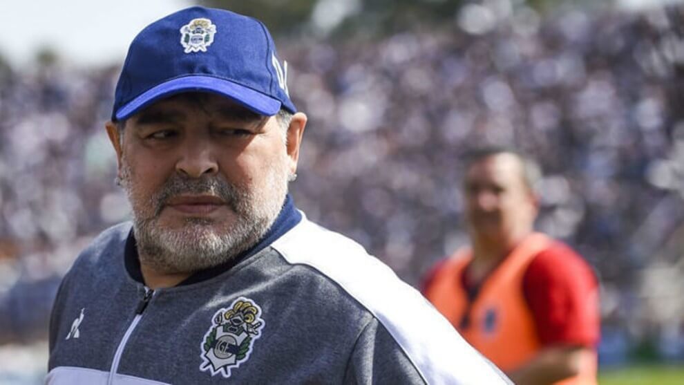 Maradona tendrá que ser operado de urgencia por un coágulo en el cerebro.