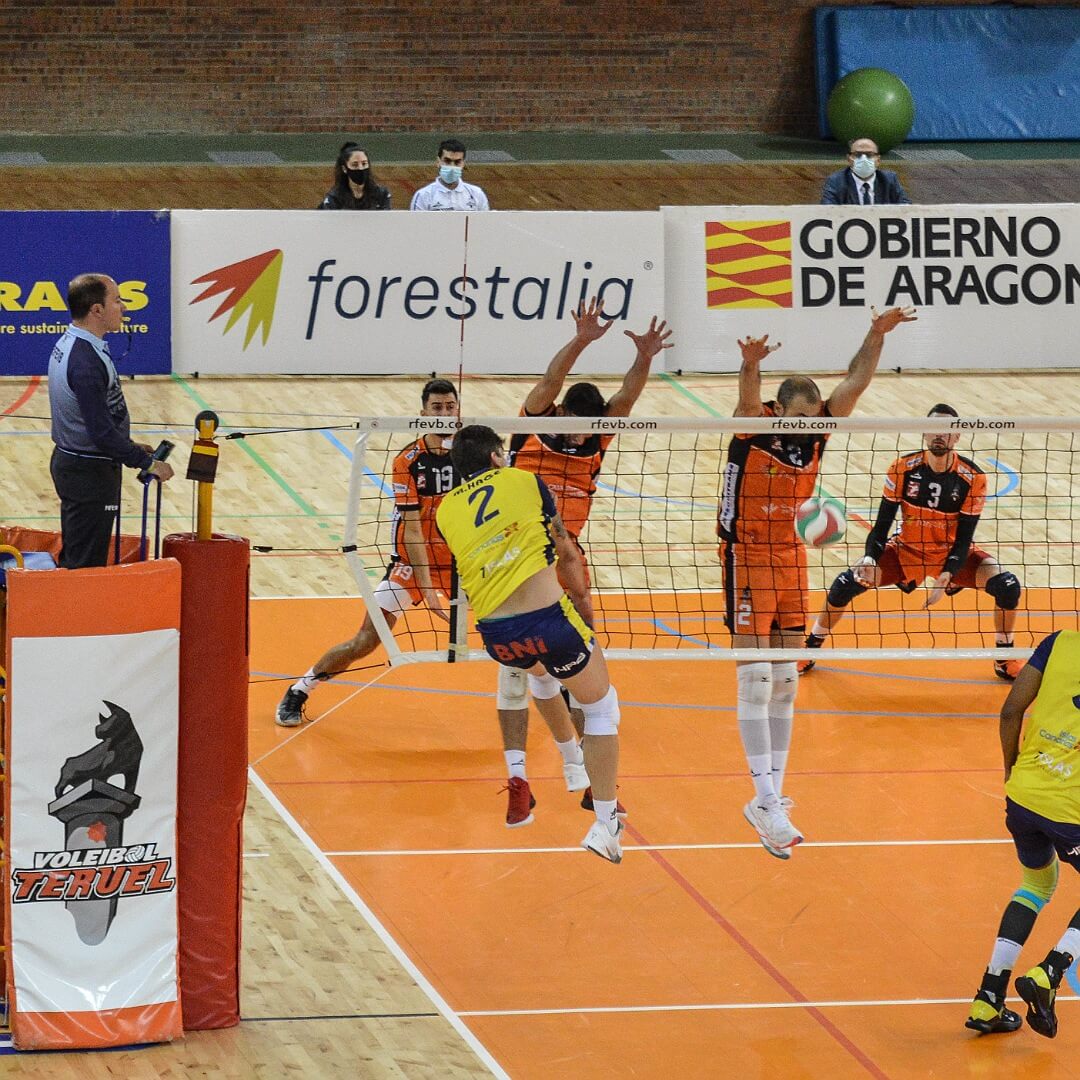 CV Teruel y CV Guaguas rinden un sentido homenaje al voleibol