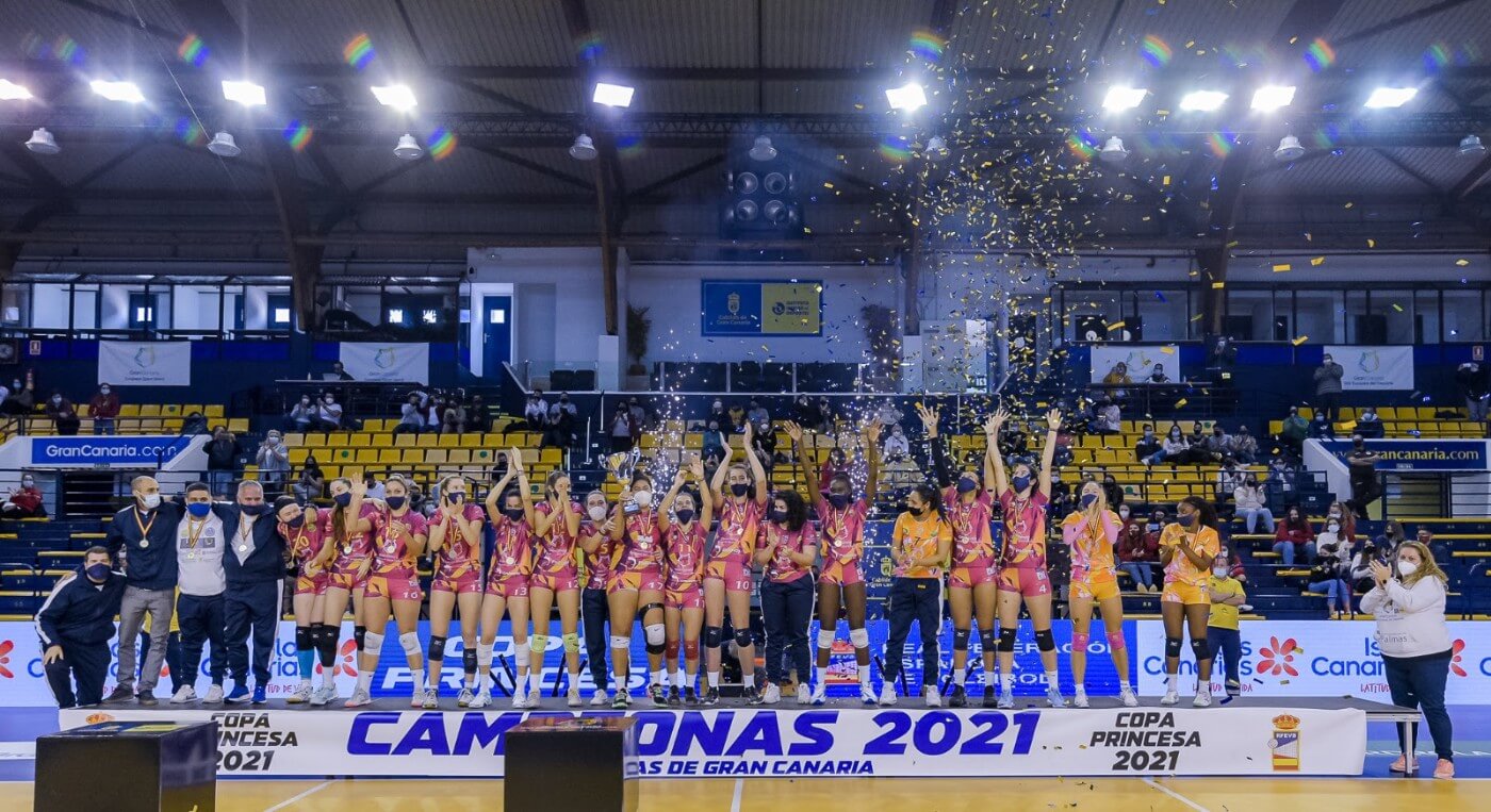 El CV CCO 7 Palmas levanta al cielo de Gran Canaria la Copa Princesa