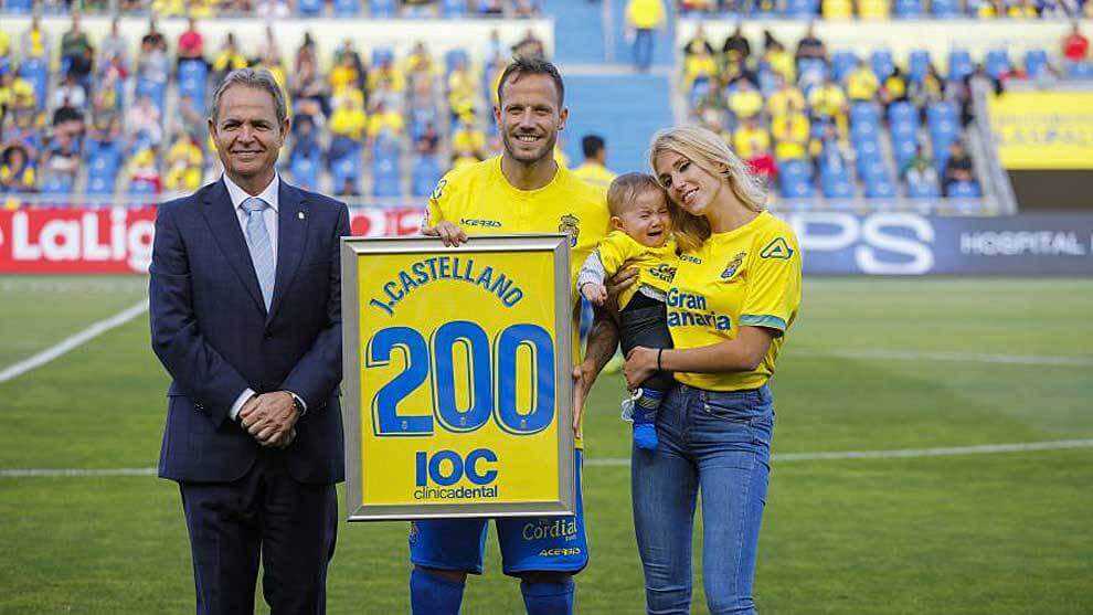 Javi Castellano se despide tras 250 partidos oficiales de amarillo