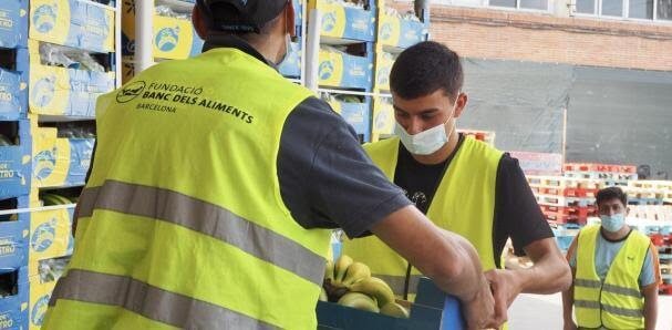Pedri dona 80 toneladas de Plátano de Canarias a Banco de Alimentos 
