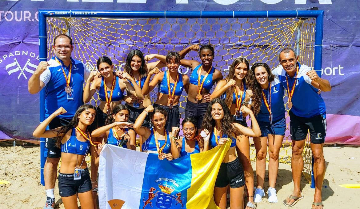 Canarias logra el bronce en el CESA de Balonmano Playa Infantil femenino
