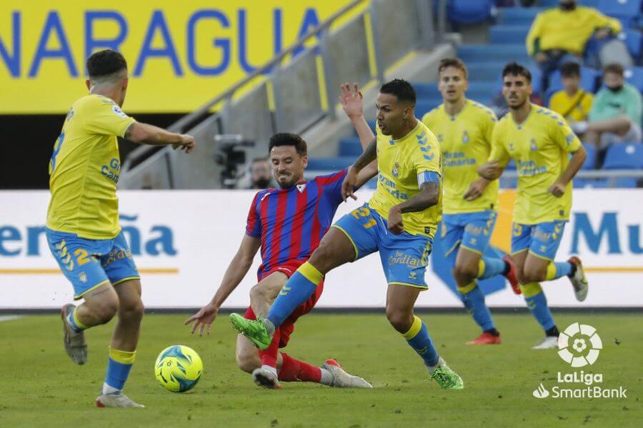 Las Palmas se estrella ante el Éibar y sale del playoff (0-1)