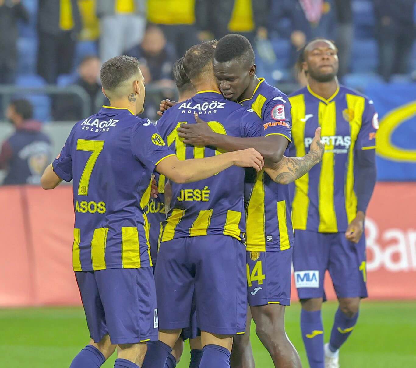 Jesé brilla con dos tantos en la goleada de Ankaragücü