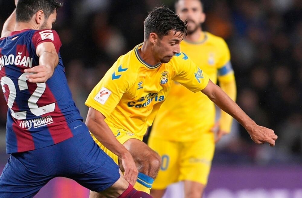 El Barcelona acaba pidiendo la hora ante una UD Las Palmas con diez (1-0)