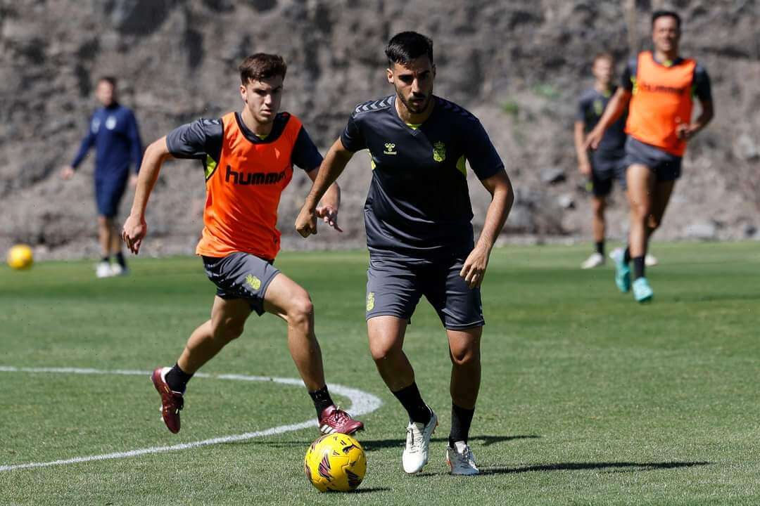 Segundo entrenamiento semanal de la UD Las Palmas en la Ciudad Deportiva 