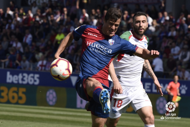 Mantovani debuta en Huesca con derrota 